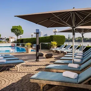 Hilton Waterfront 4* Bécs